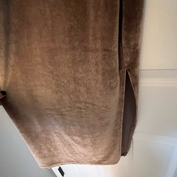 She & Sky Velvet Midi Dress - Picture 7 of 10